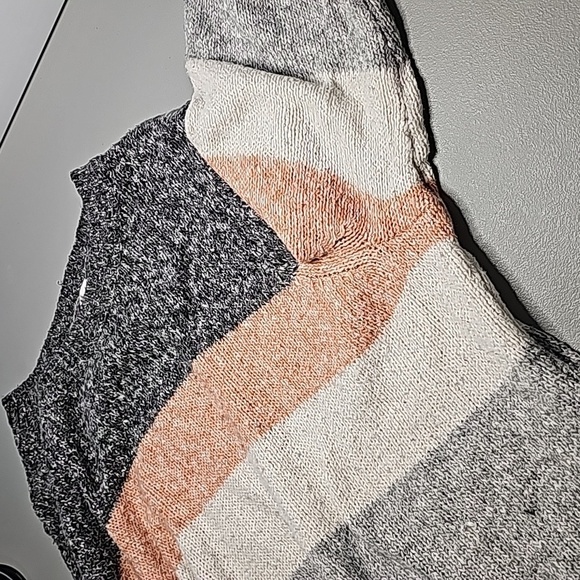 Dc jeans XL gray and pink striped sweater - Picture 5 of 6